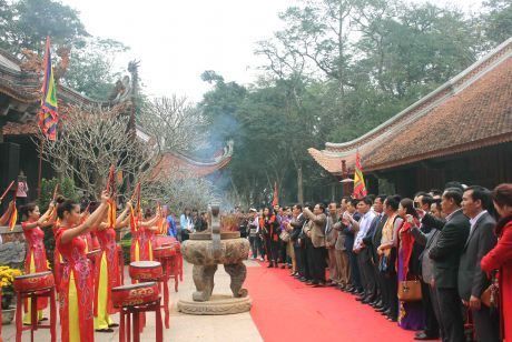 ĐOÀN KIỀU BÀO QUÊ THANH HÓA ĐỊNH CƯ Ở NƯỚC NGOÀI THĂM QUAN DI TÍCH QUỐC GIA ĐẶC BIỆT LAM KINH